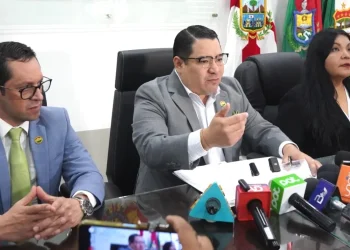 Fiscalía activa alerta migratoria contra hijo del presidente Arce