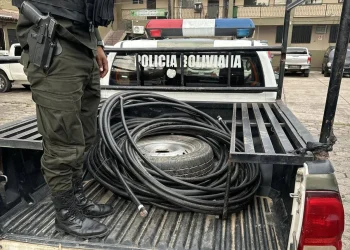 La Policía recuperó los cables de fibra óptica/Policía Boliviana