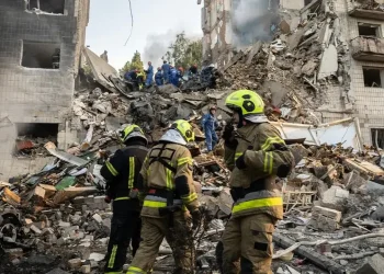 Los rescatistas busca víctimas debajo de los escombros/RRSS Zelenski