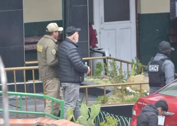 Murillo regresa a celdas de la FELCC tras suspenderse su audiencia