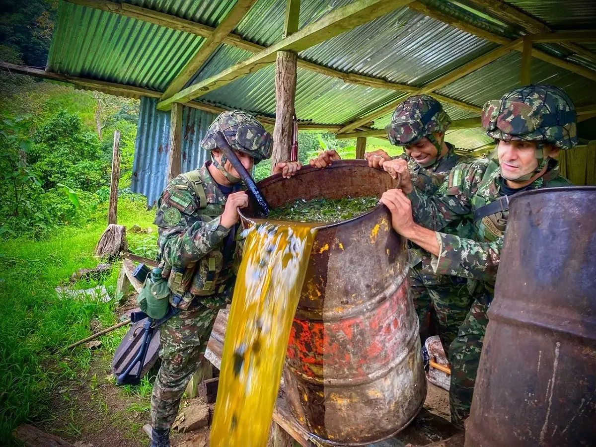 El ejercito de Colombia destruye una fábrica de droga/Ejército de Colombia