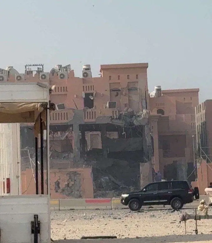 El edificio bombardeado quedó destruido/Irna
