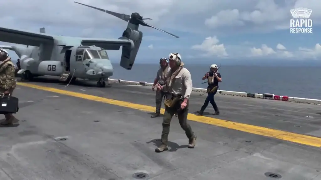 El jefe del Pentágono, Pete Hegseth, visitó un buque de EEUU en Puerto Rico/Pentágono