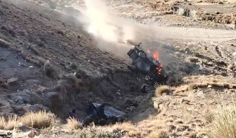 El vehículo cayó a un barranco de 100 metros/RRSS