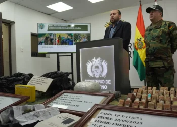 Narcos camuflan droga en percheros para enviarla a Hong Kong