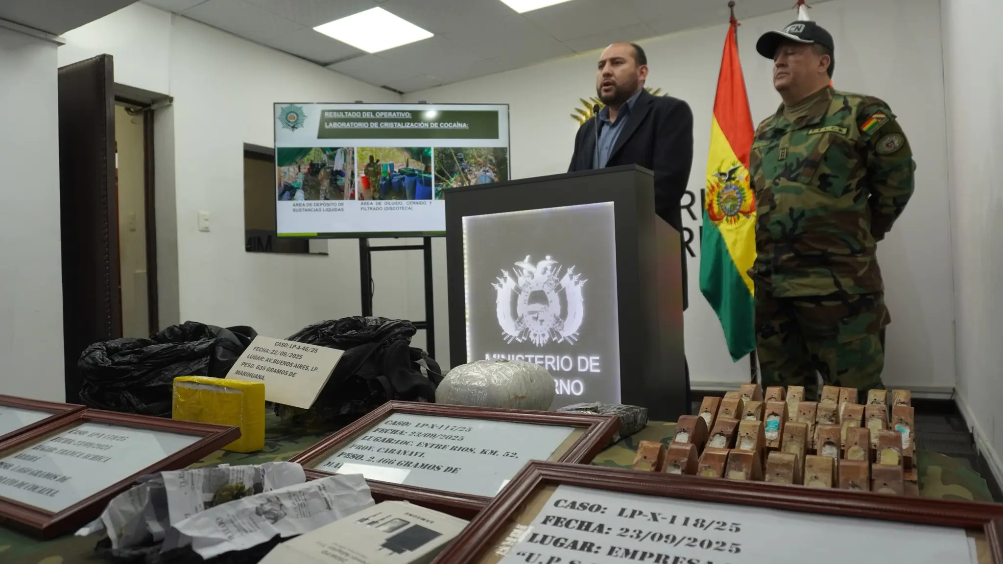 Narcos camuflan droga en percheros para enviarla a Hong Kong
