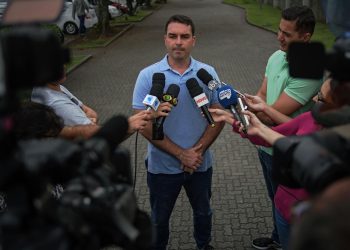 Flávio Bolsonaro planea postularse a la alcaldía de Río de Janeiro.