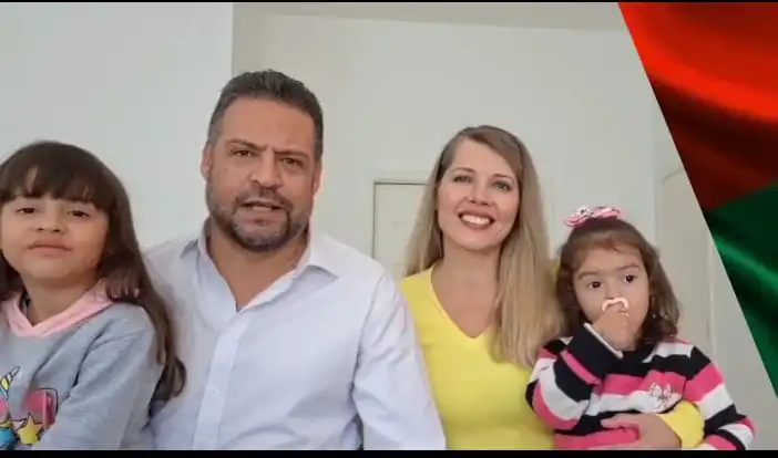 El exalcalde Luis Revilla y su familia mandaron un mensaje por la efeméride La Paz. FOTO: Captura