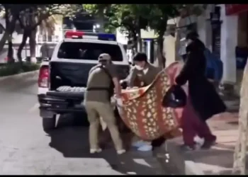 La Policía y la Fiscalía realizaron el levantamiento del cuerpo de la víctima. FOTO: RRSS
