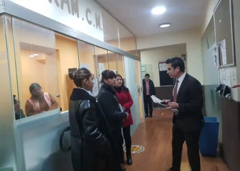 Un funcionario del Ejecutivo municipal intentó dejar un trámite en el Sitram. FOTO: Javier Escalier