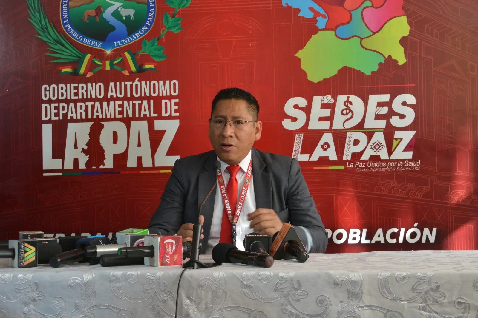 El jefe de Epidemiología del Sede, Javier Mamani, en conferencia de prensa. FOTO: Sedes La Paz