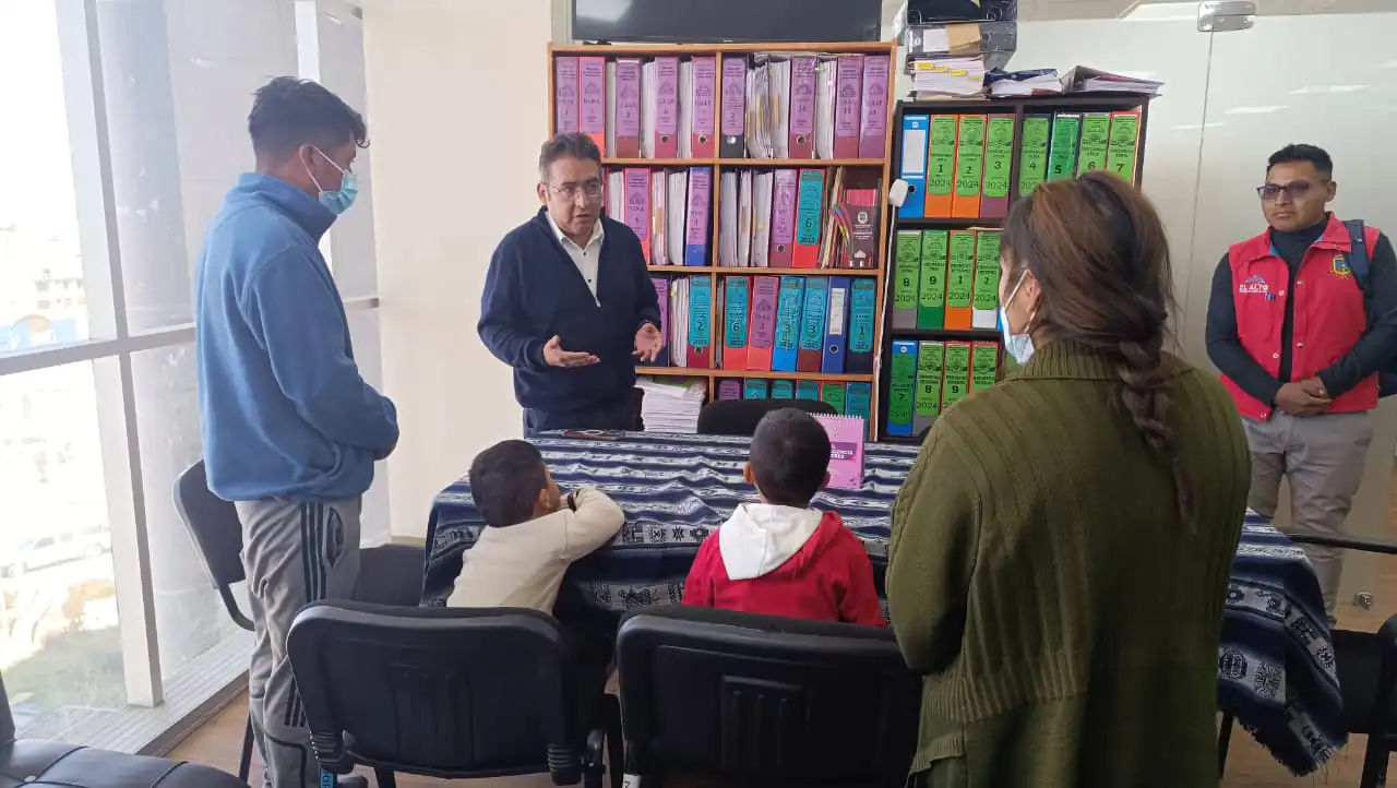 Los menores de edad que sufrieron violencia psicológica son asistidos por la Defensoría de El Alto. FOTO: GAMEA