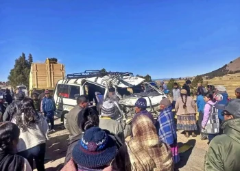 Al menos dos personas mueren en un accidente en la ruta Puerto Acosta-Escoma
