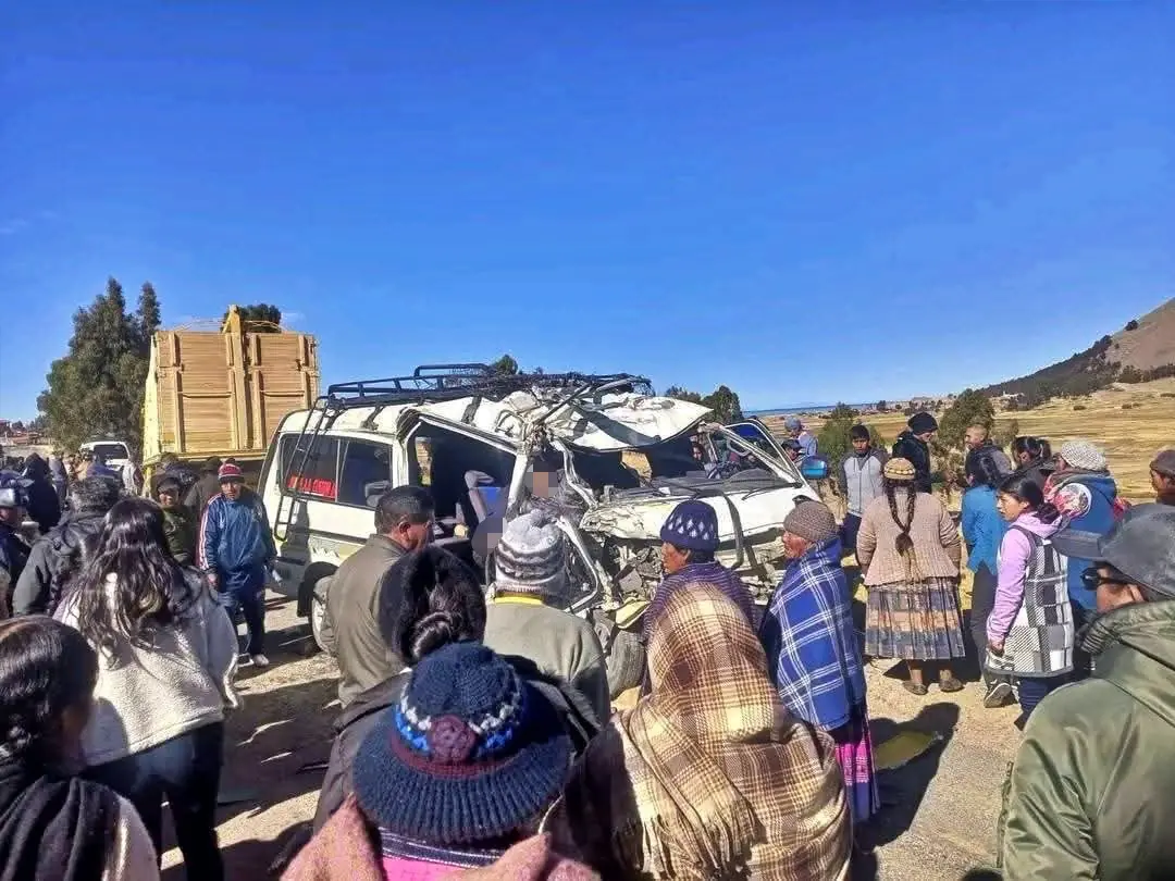 Al menos dos personas mueren en un accidente en la ruta Puerto Acosta-Escoma