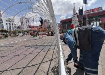 Fin de las fiestas, en La Paz empieza el desmontado de los adornos navideños