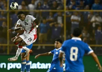 FIFA sanciona a El Salvador por gritos racistas ante Surinam