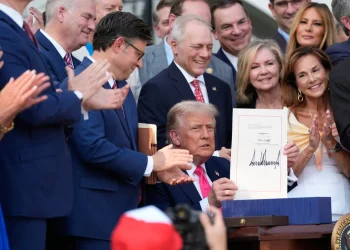 Donald Trump promulgó su ley en la Casa Blanca/AFP
