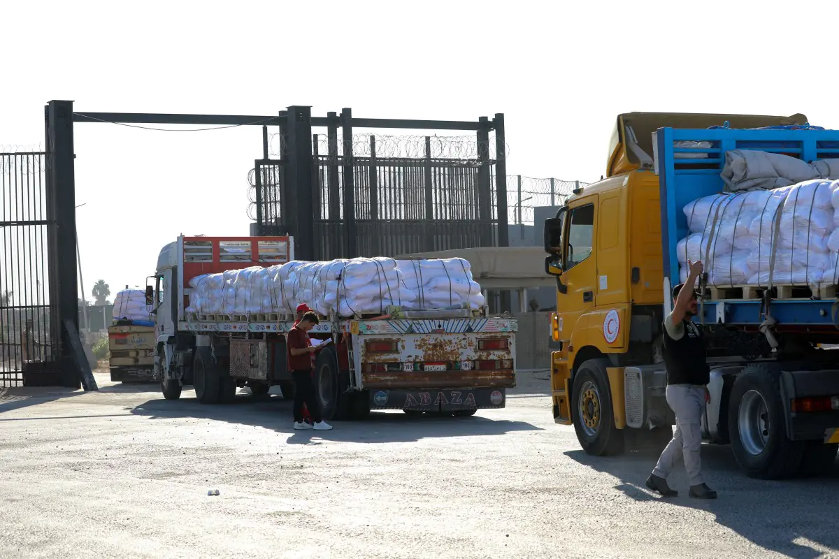 Israel permite el ingreso de camiones con alimentos/AFP