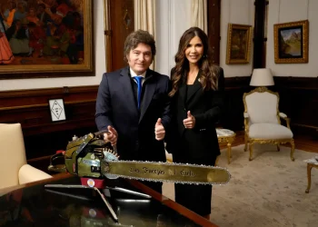 Milei y la secretaria del Departamento de Seguridad Interior, Kristi Noem/AFP