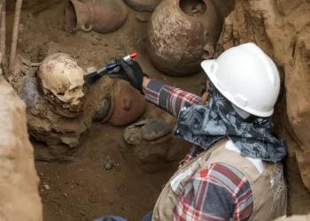 Excavaron una calle y hallaron la momia/AFP