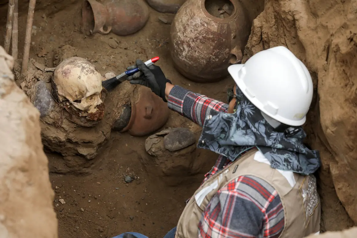 Excavaron una calle y hallaron la momia/AFP