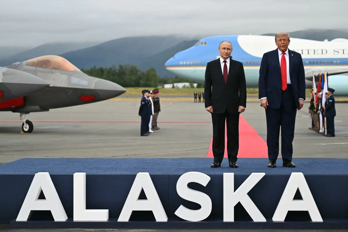 Putin y Trump posaron brevemente para los periodistas/AFP