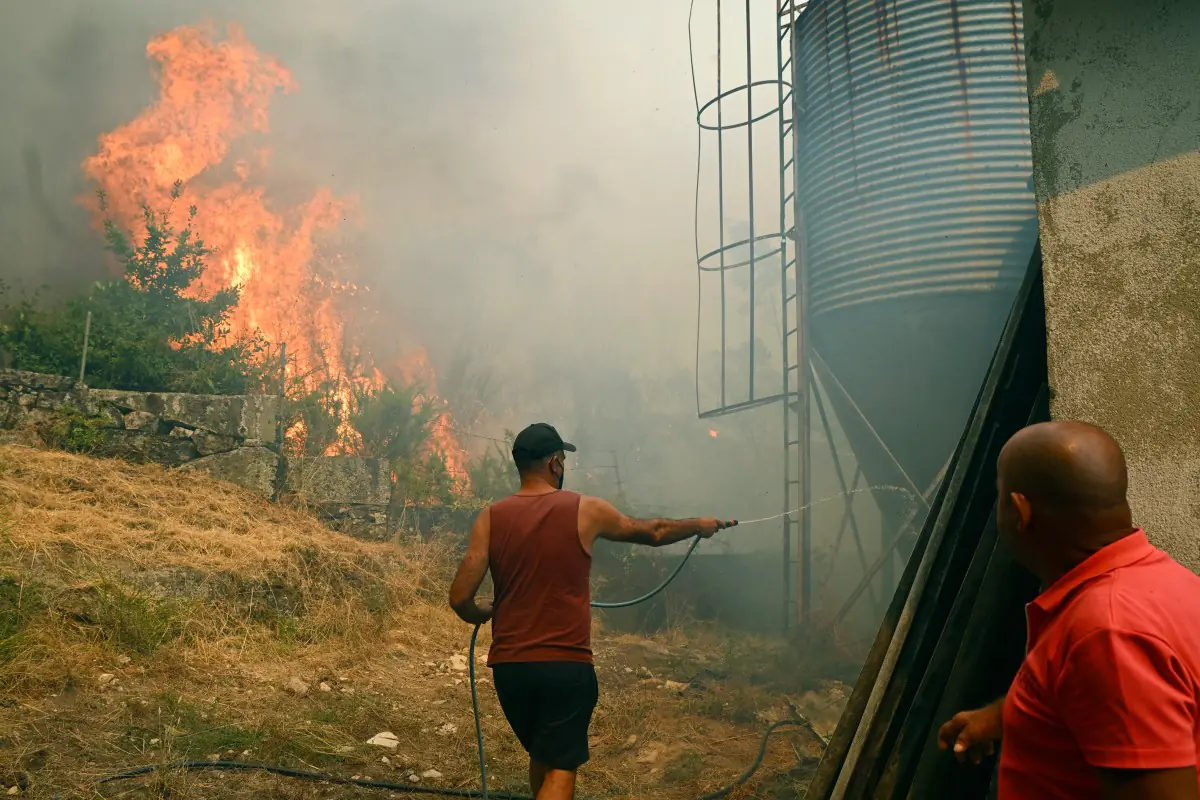 El fuego amenaza a varias poblaciones/AFP