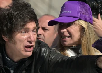 Milei y su hermana están envueltos en un escándalo/AFP