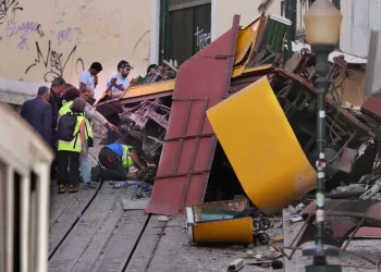 El funicular terminó destruido/AFP