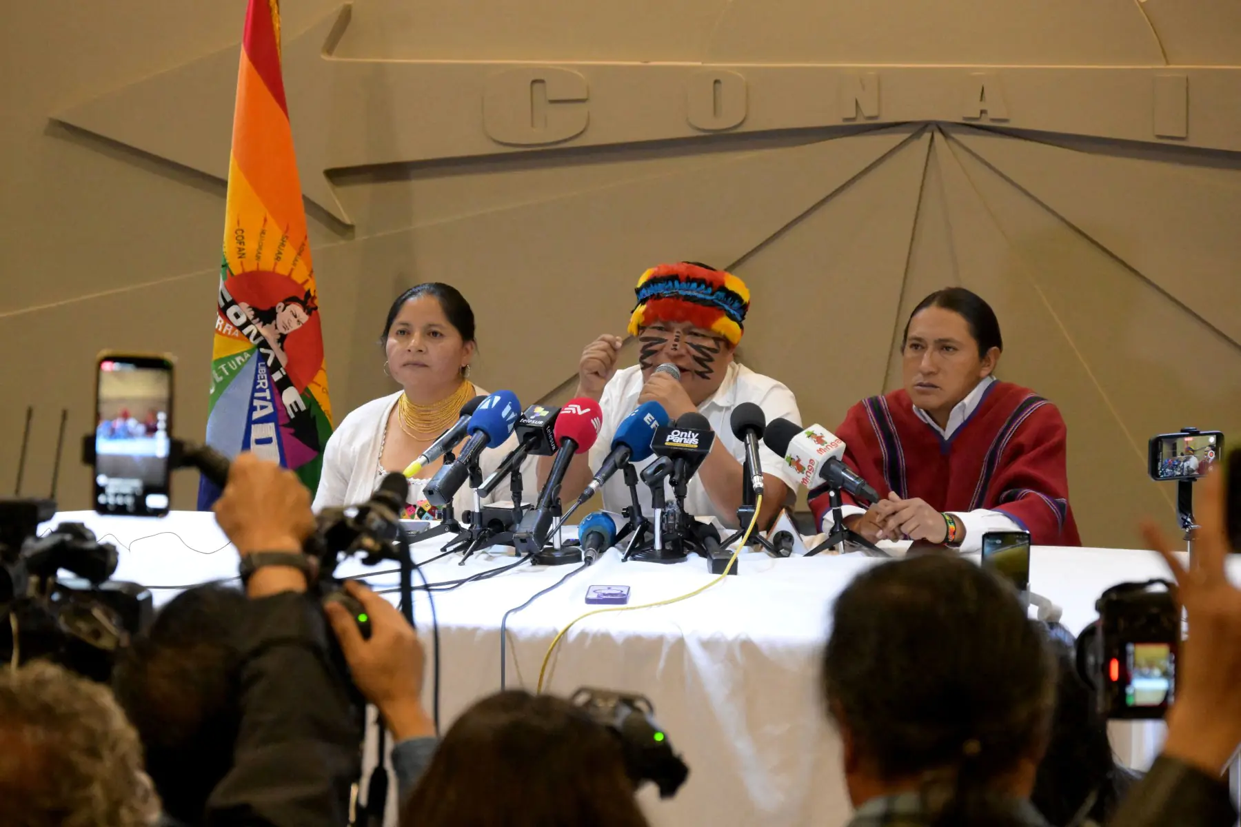 Los indígenas negaron haber retenido a militares/ AFP
