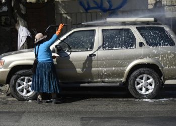 Arias anuncia incremento de la tarifa del agua para lavaderos de autos y construcciones