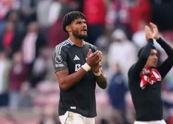 Aston Villa rompe su sequía pero no puede con un Sunderland con diez