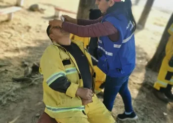 Salud refuerza atención a afectados por los incendios