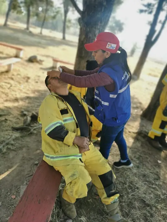 Salud refuerza atención a afectados por los incendios
