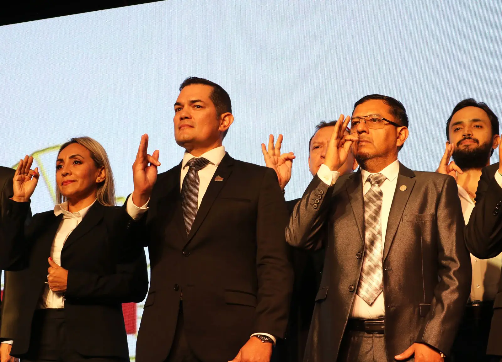 Abraham Nogales asume la presidencia de Anapo