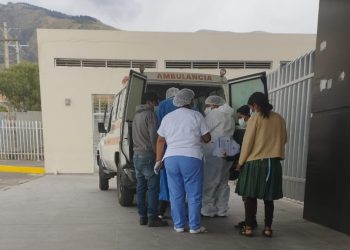 La ambulancia que trasladó al adolescentes desde Tiquipaya, Cochabamba.