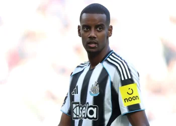 DT de Newcastle confirma ausencia de Isak para enfrentar a Liverpool