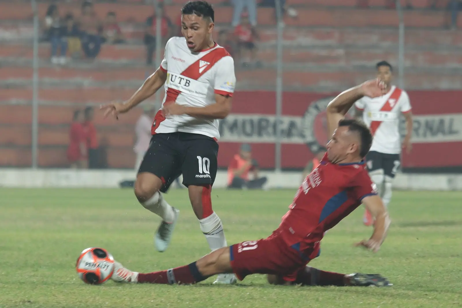 Always pierde su invicto con estrepitosa goleada