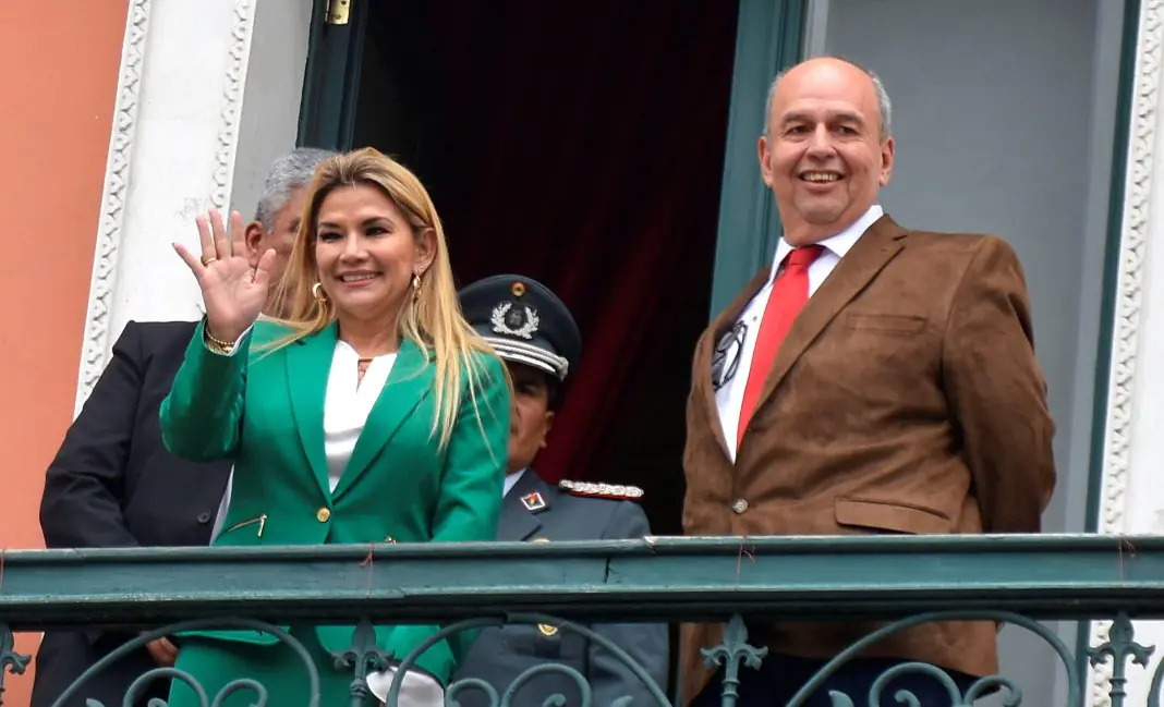 Jeanine Áñez y Arturo Murillo en el balcón del Palacio Quemado. Foto: archivo La Razón