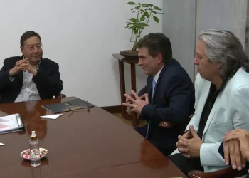El presidente Luis Arce y el candidato Rodrigo Paz, el 26 de agosto. Foto: APG