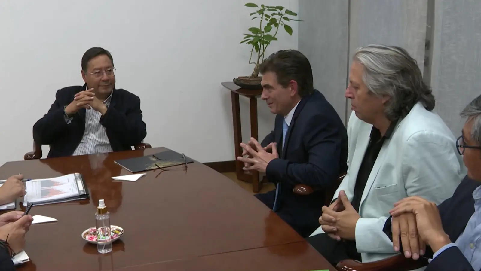 El presidente Luis Arce y el candidato Rodrigo Paz, el 26 de agosto. Foto: APG