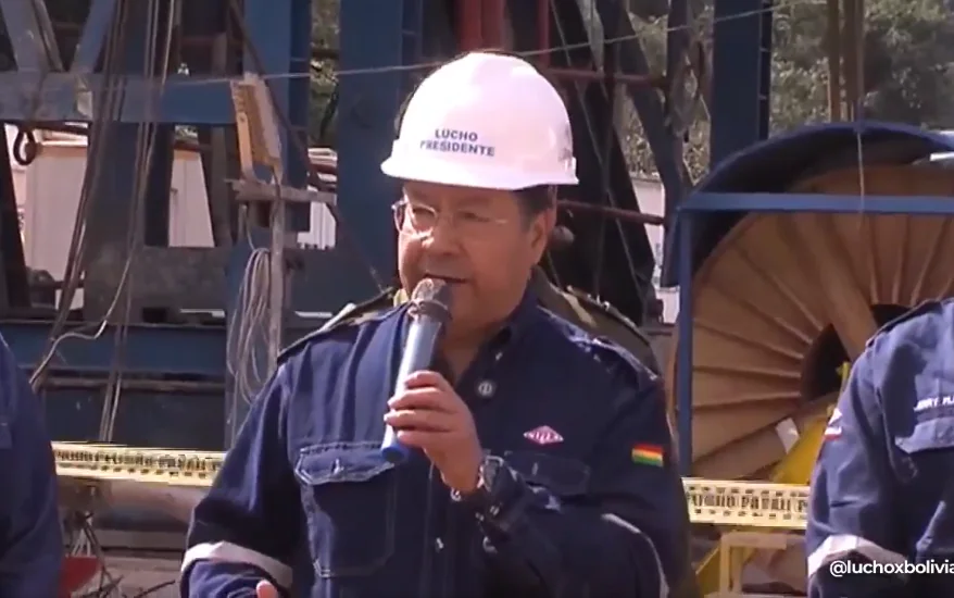 Arce atribuye retraso de la planta HVO a la falta de dólares