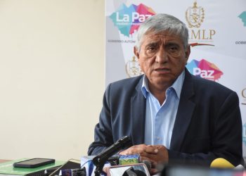 Arias pide a cruceños hacer respetar su estatuto y Quispe dice que Aguilera debe asumir la Gobernación