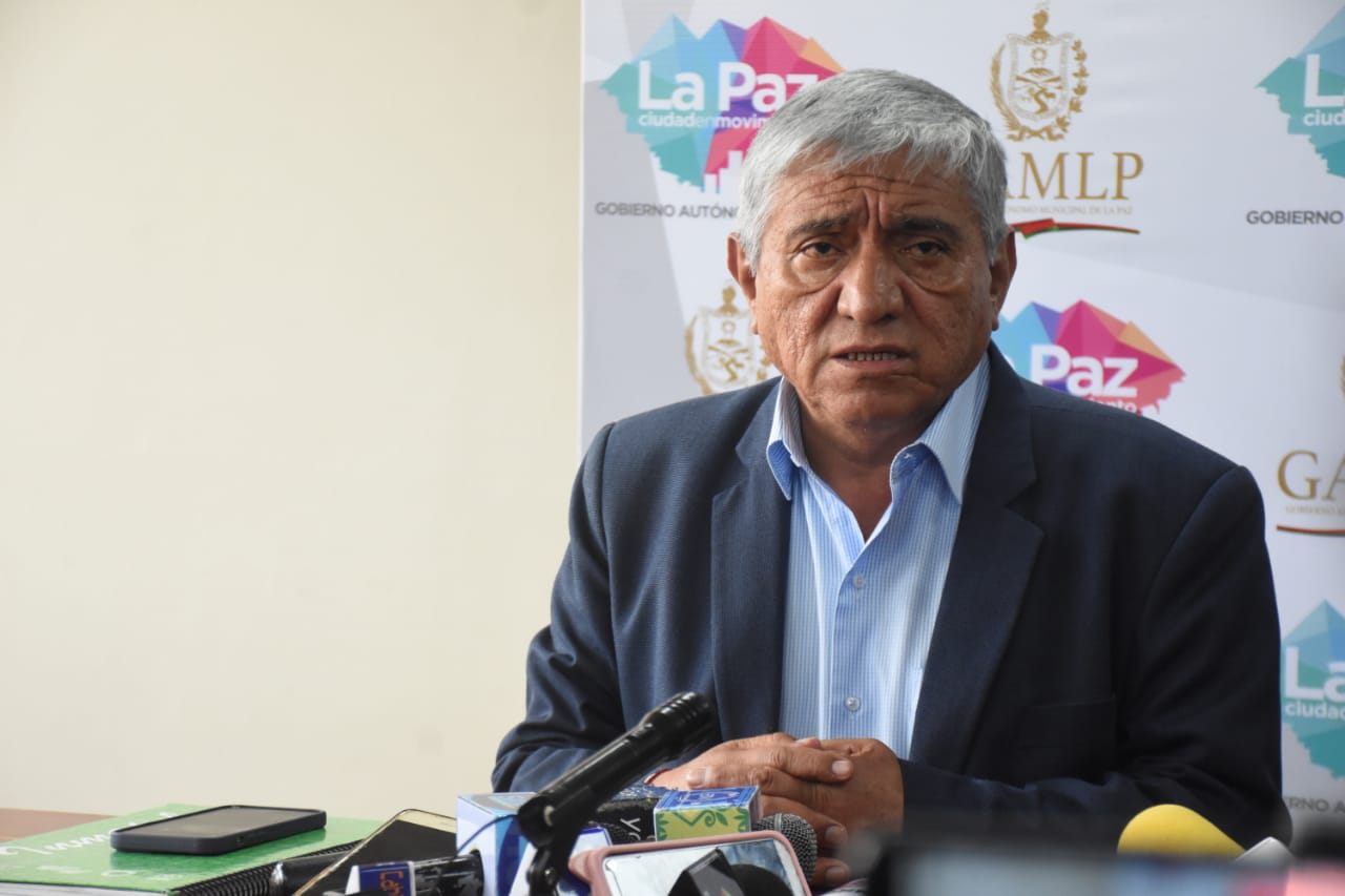 Arias pide a cruceños hacer respetar su estatuto y Quispe dice que Aguilera debe asumir la Gobernación