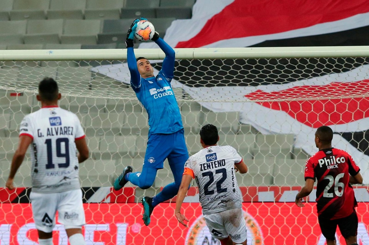 Arnaldo Giménez, capitán Wilstermann, fue amenazado por un grupo de hinchas