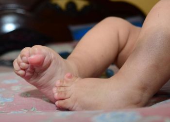 Muere el bebé internado que recibió una golpiza de su madre y padrastro en Santa Cruz