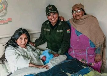 Un bebé nace en una patrulla policial en La Paz