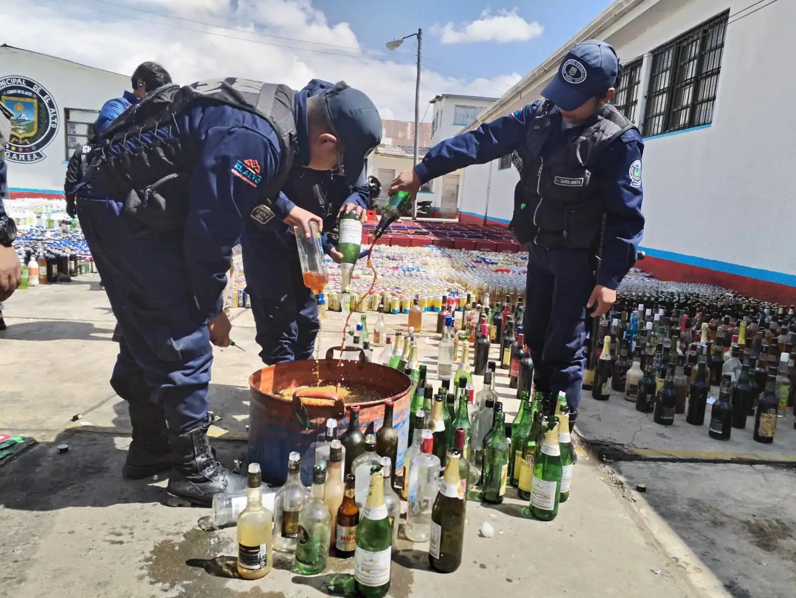 Tras operativos, la Alcaldía de El Alto destruye más de 60.000 bebidas