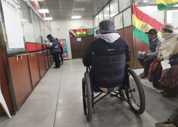 En El Alto, empieza el pago del bono a personas con discapacidad