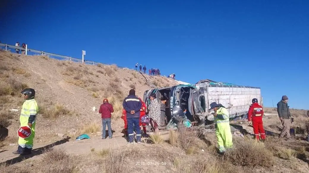 Arce se pronuncia ante el accidente en la ruta a Cochabamba
